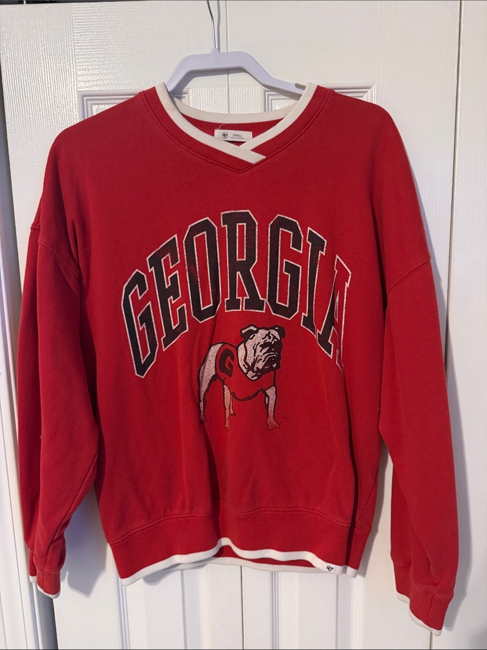 Vintage Women’s Red V-Neck Georgia Bulldog Sweatshirt